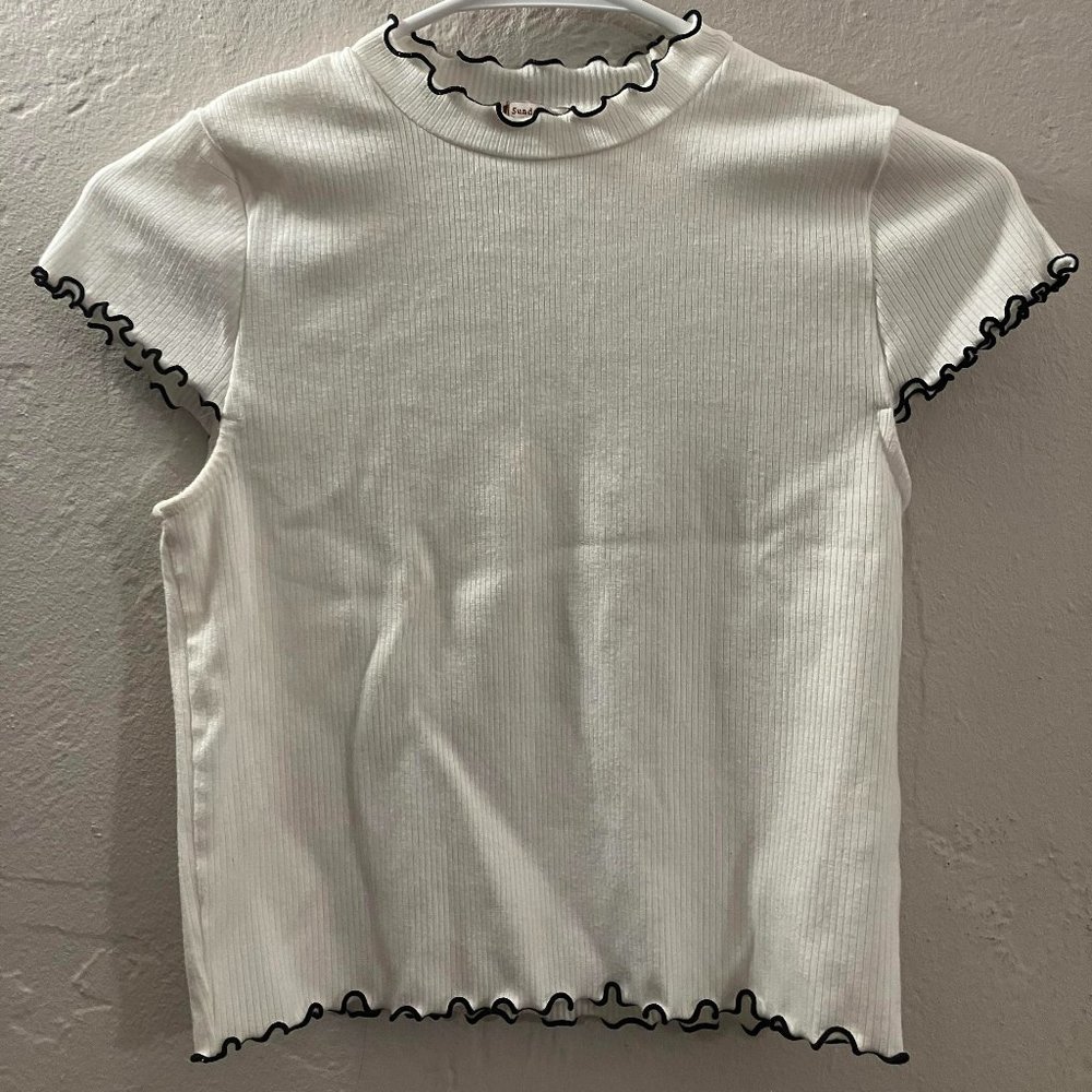 Aritzia Sunday Best Crowne shirt in white with black scalloping in size M